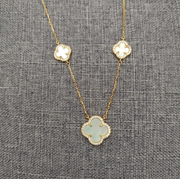 Rachel Zoe White Clover Necklace 18K Gold Plated Sterling NWT - Picture 3 of 5